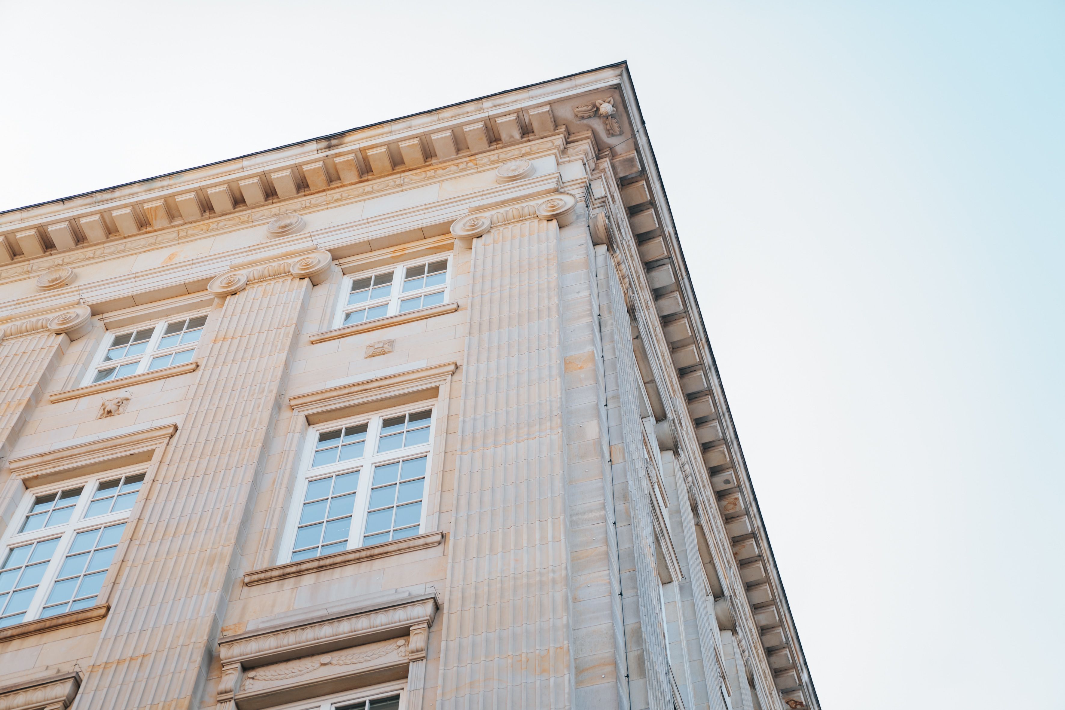 Detailaufnahme einer Hamburger Kontorhaus-Fassade