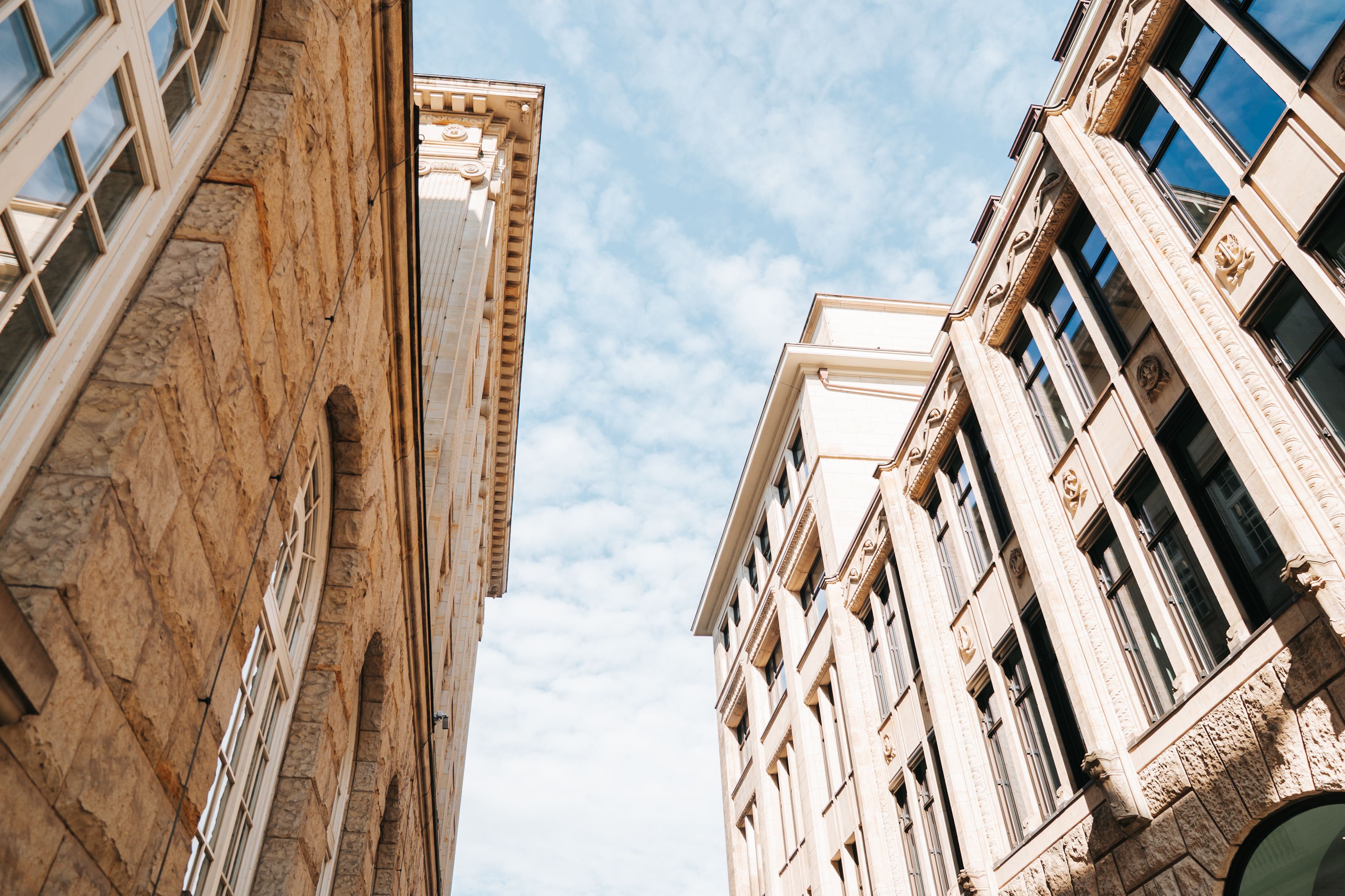 Hamburger Kontorhausfassaden, Blick nach oben